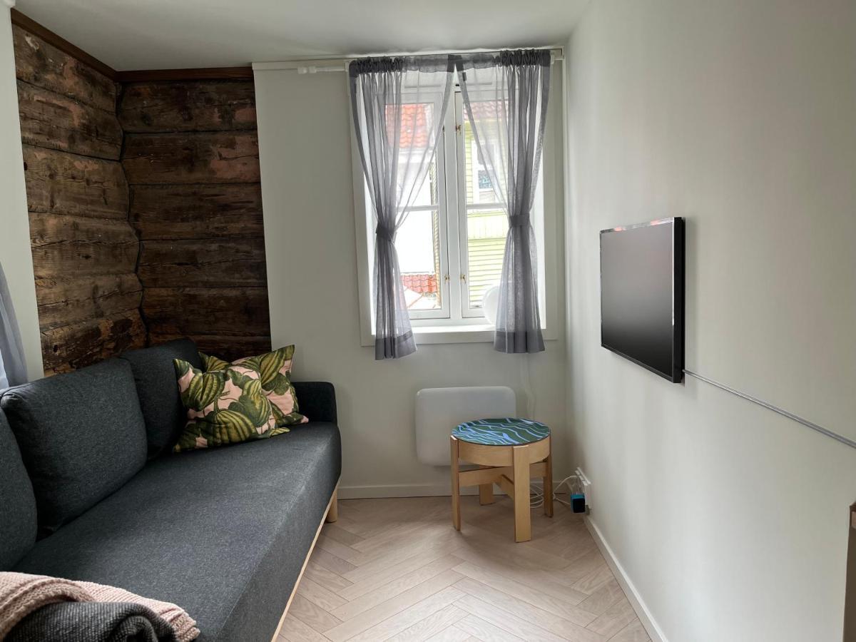 Entire Renovated Apartment From 1780 With Kitchen, Bath, Bedroom, And Living Room In Skuteviken Bergen Exterior foto