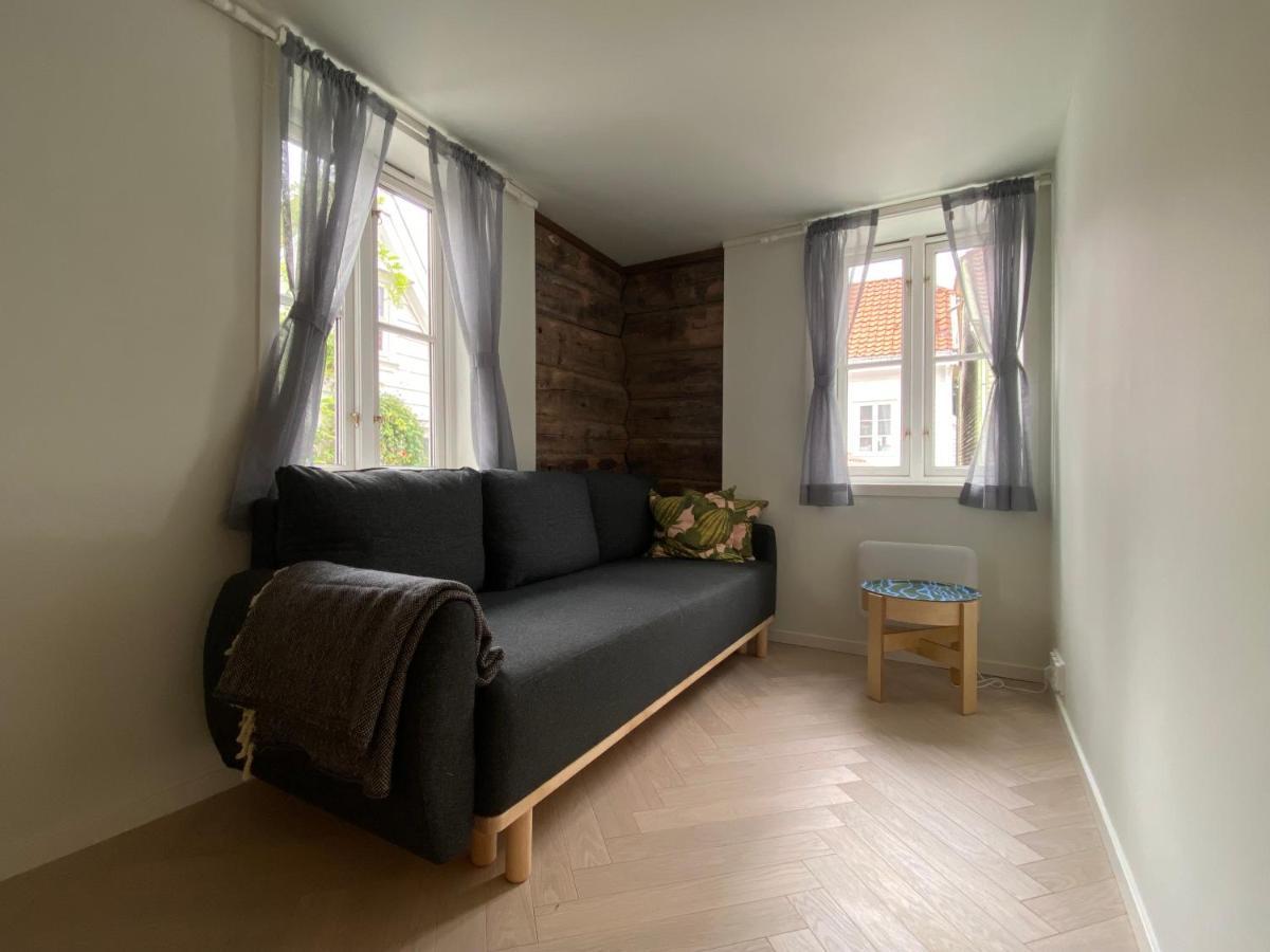 Entire Renovated Apartment From 1780 With Kitchen, Bath, Bedroom, And Living Room In Skuteviken Bergen Exterior foto