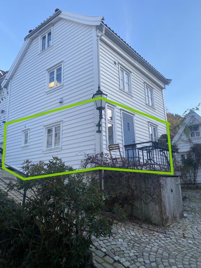 Entire Renovated Apartment From 1780 With Kitchen, Bath, Bedroom, And Living Room In Skuteviken Bergen Exterior foto