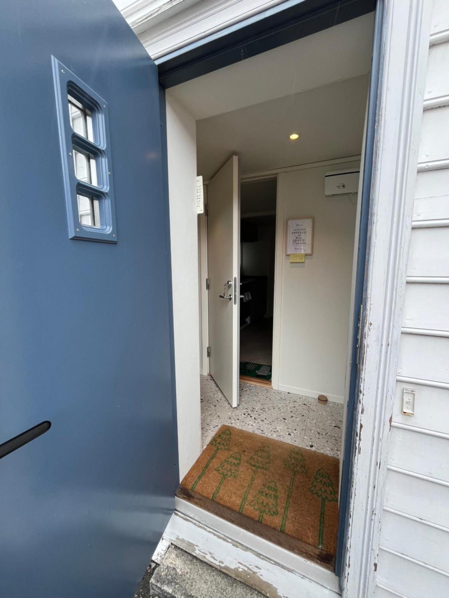 Entire Renovated Apartment From 1780 With Kitchen, Bath, Bedroom, And Living Room In Skuteviken Bergen Exterior foto