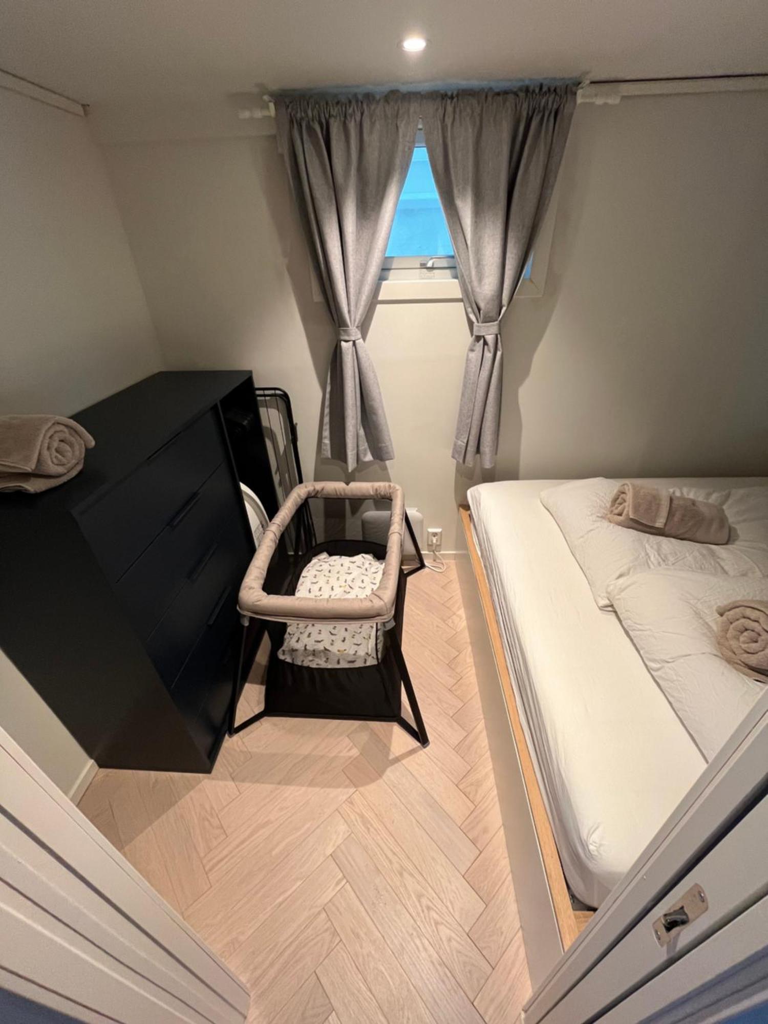 Entire Renovated Apartment From 1780 With Kitchen, Bath, Bedroom, And Living Room In Skuteviken Bergen Exterior foto